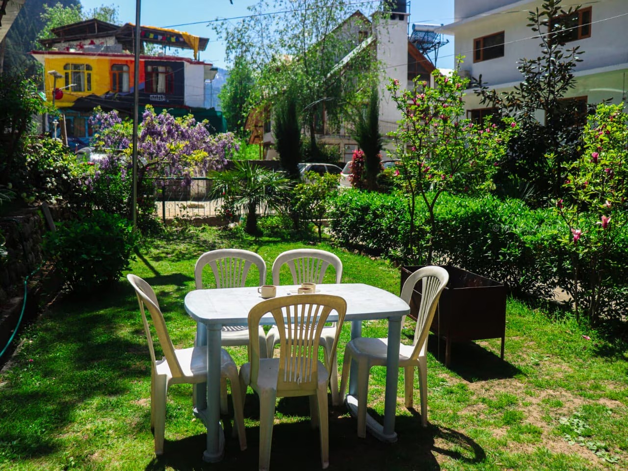 Spacious lawn at Everest Villa Manali